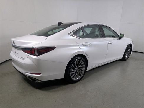 Used 2024 Lexus ES 350 Luxury w/ Technology Package image 7