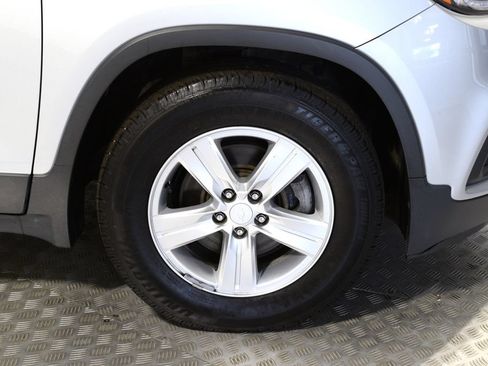 Used 2020 Chevrolet Trax LT FWD image 35