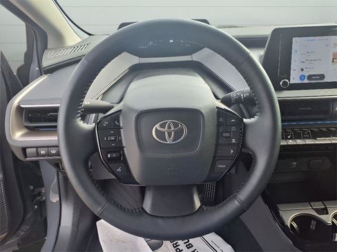 Used 2024 Toyota Prius XLE image 11
