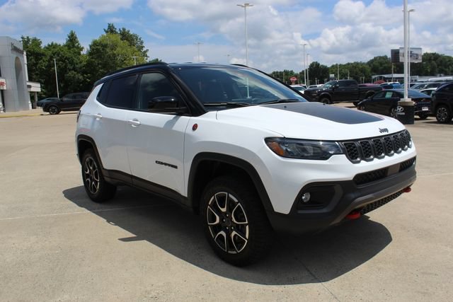 Used 2025 Jeep Compass Trailhawk AWD/4WD image 14