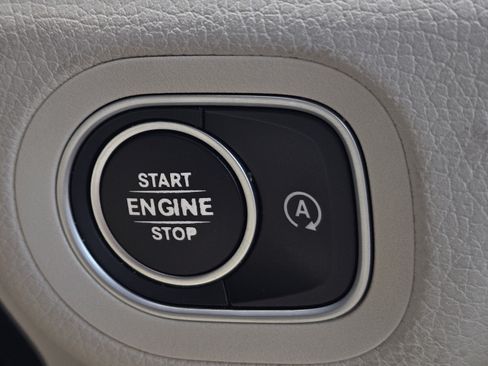 Certified 2025 Mercedes-Benz GLE 450 4MATIC image 13