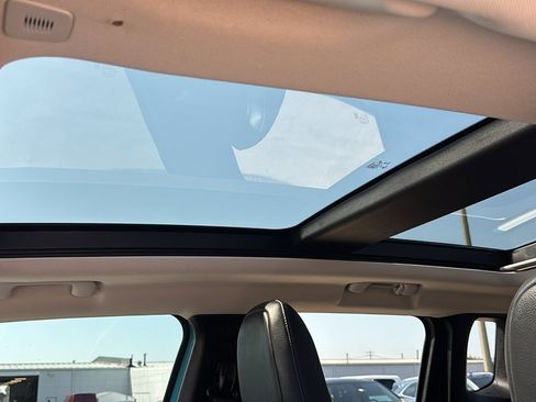 Used 2022 Jeep Renegade Limited w/ Sun, Sound & Wheels Group image 12