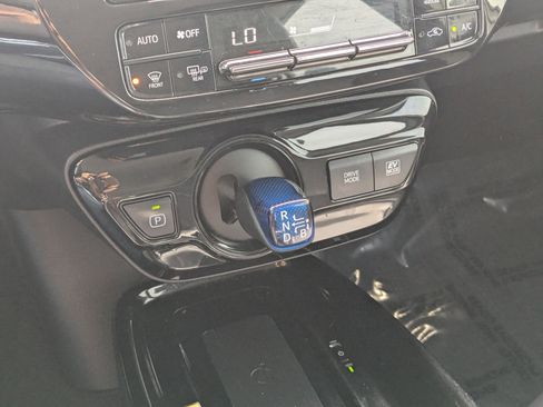 Used 2022 Toyota Prius XLE w/ Advanced Technology Package image 26