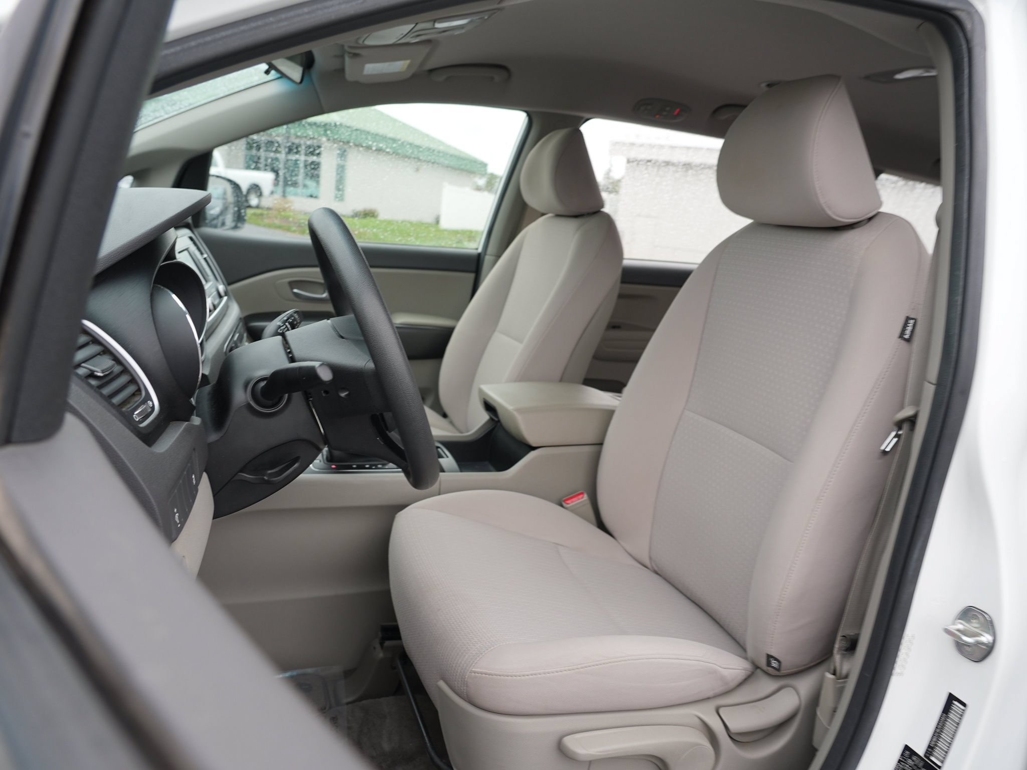 Used 2018 Kia Sedona L FWD image 12