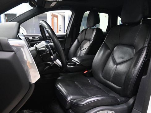 Used 2018 Porsche Cayenne Platinum Edition image 11