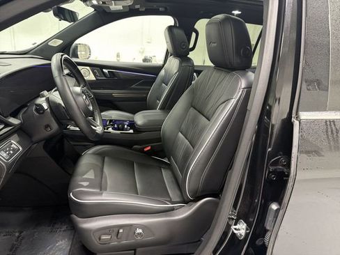 Certified 2025 Buick Enclave Avenir image 23