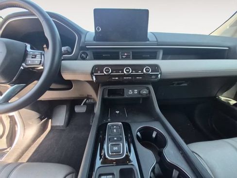 Used 2025 Honda Pilot EX-L image 11