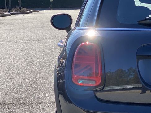 Used 2021 MINI Cooper S w/ Premium Package image 19