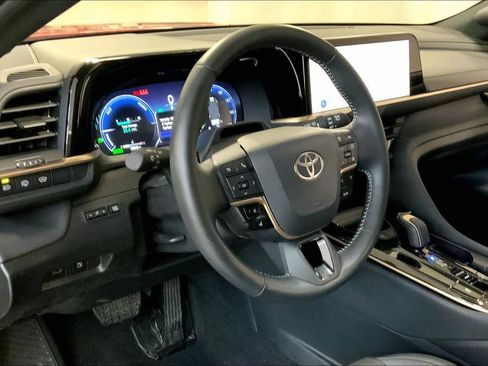 Used 2025 Toyota Crown Signia w/ Advanced Technology Package image 17