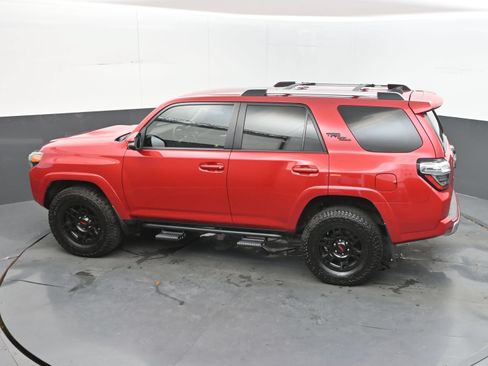 Used 2018 Toyota 4Runner TRD Off-Road Premium AWD/4WD image 35
