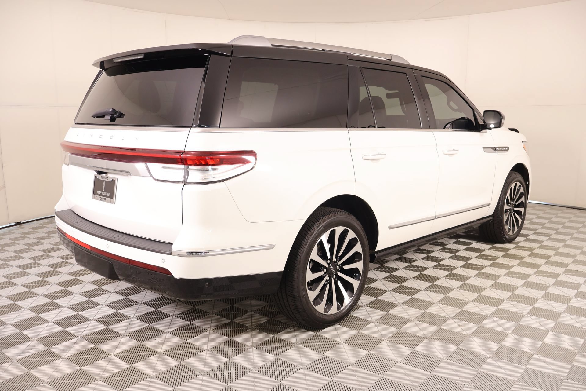 Used 2023 Lincoln Navigator Reserve AWD/4WD image 22