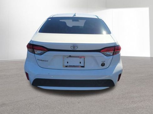 Used 2021 Toyota Corolla LE image 15