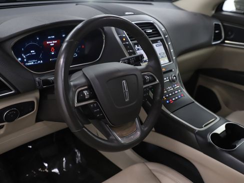 Used 2019 Lincoln Nautilus Reserve image 21