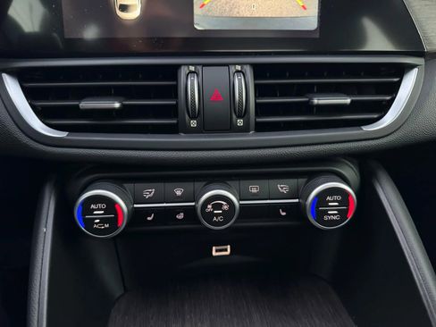 Used 2018 Alfa Romeo Giulia Ti image 39