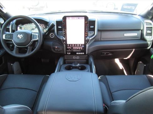 New 2026 RAM 2500 Laramie AWD/4WD image 13