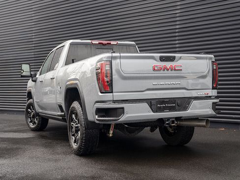 Used 2024 GMC Sierra 2500 AT4 w/ AT4 Premium Plus Package image 3