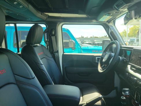 Used 2024 Jeep Wrangler Unlimited Rubicon image 10