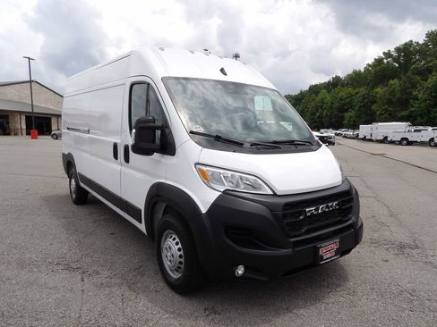 Used 2024 RAM ProMaster 2500 w/ Convenience Group FWD image 11