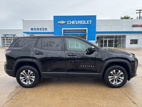 Used 2026 Chevrolet Equinox LT w/ Convenience Package II FWD image 2