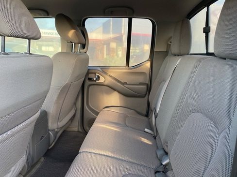 Used 2015 Nissan Frontier SV image 10