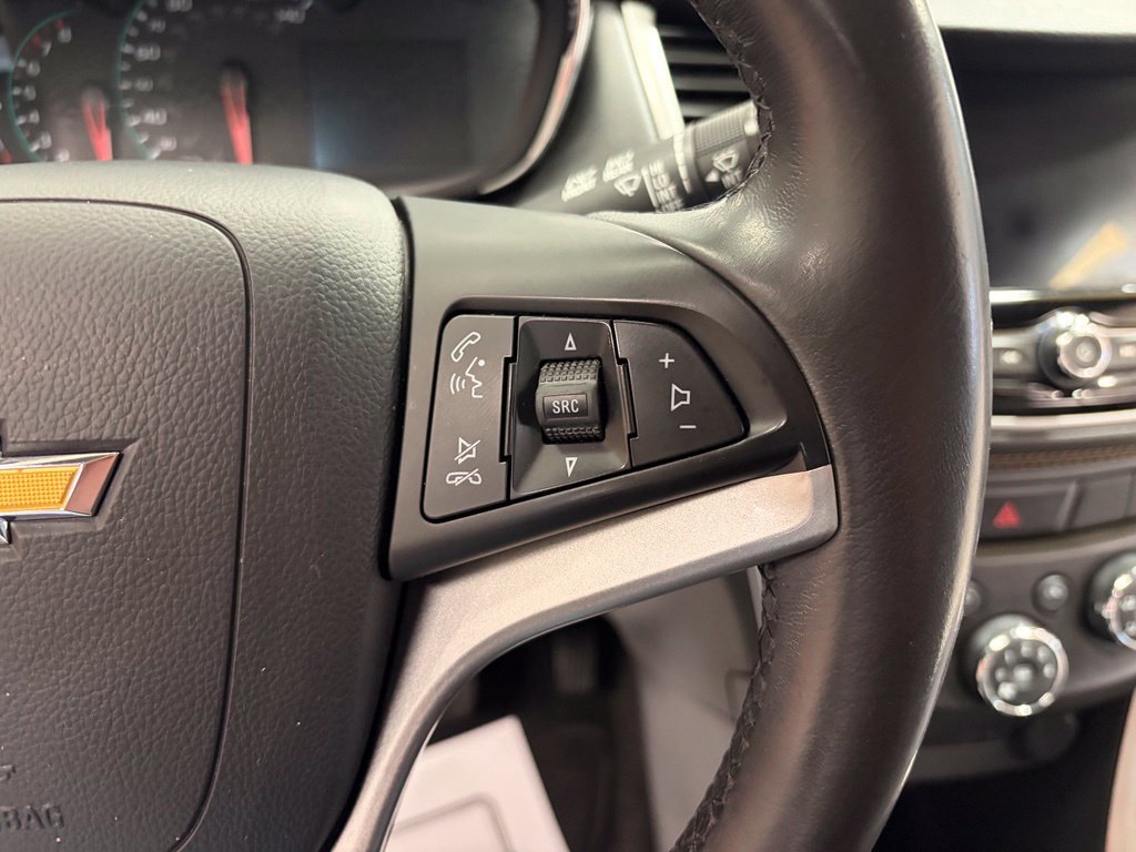 Used 2021 Chevrolet Trax LT w/ Premium Seat Package AWD/4WD image 12