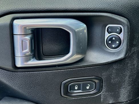 Certified 2022 Jeep Wrangler Unlimited Sahara AWD/4WD image 19