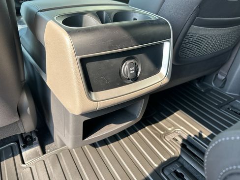 New 2027 Kia Carnival LXS FWD image 16