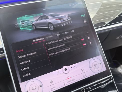 Used 2022 Mercedes-Benz S 580 4MATIC Sedan w/ AMG Line Package image 59