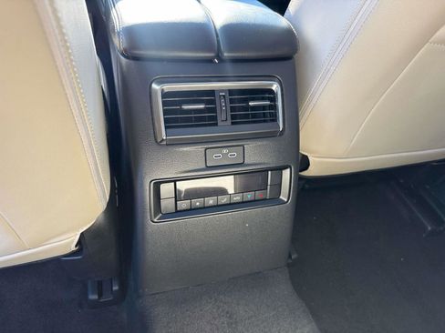 Used 2025 MAZDA CX-70 Plug-In Hybrid w/ Premium Pkg image 15