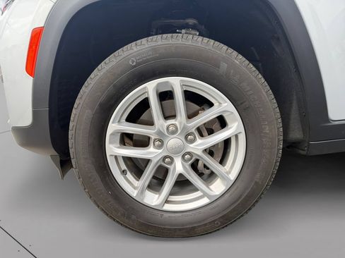 Used 2025 Jeep Grand Cherokee Laredo X w/ Luxury Tech Group I AWD/4WD image 9