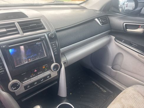Used 2013 Toyota Camry LE FWD image 14