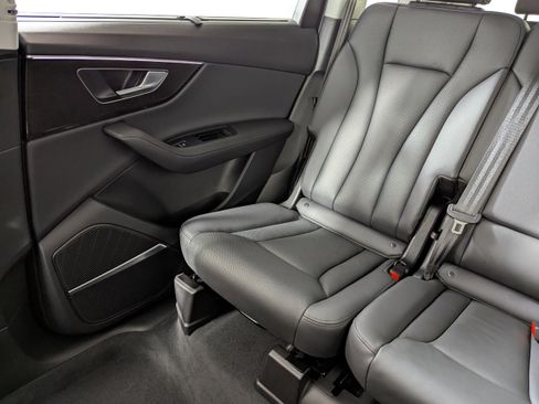 Certified 2023 Audi Q7 3.0T Prestige image 12