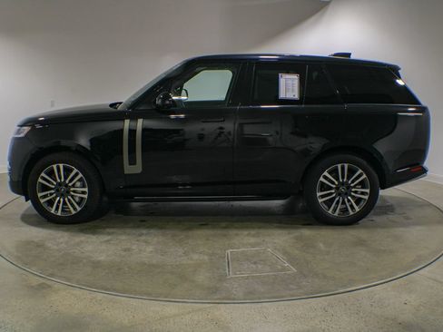 Used 2024 Land Rover Range Rover SE AWD/4WD image 3