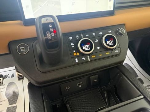 Used 2024 Land Rover Defender 90 V8 AWD/4WD image 37
