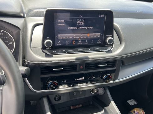 Used 2025 Nissan Rogue SV AWD/4WD image 9
