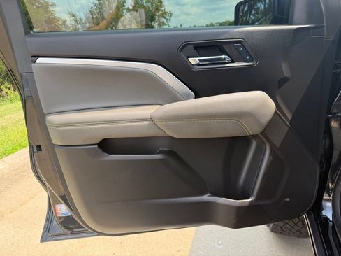 Used 2024 Chevrolet Colorado ZR2 AWD/4WD image 24