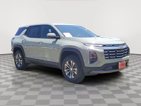 Used 2026 Chevrolet Equinox LT w/ Safety and Technology Package FWD image 3