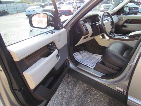 Used 2018 Land Rover Range Rover Supercharged image 9