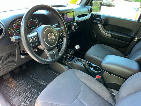 Used 2016 Jeep Wrangler Unlimited Sport w/ Connectivity Group AWD/4WD image 10