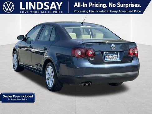 Used 2010 Volkswagen Jetta SE FWD image 5