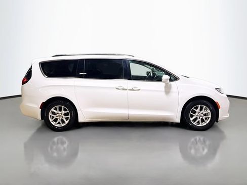 Used 2022 Chrysler Pacifica Touring-L FWD image 5