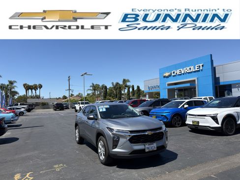Used 2025 Chevrolet Trax LS image 1