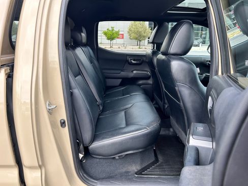 Used 2018 Toyota Tacoma TRD Off-Road w/ TRD Premium Off Road Package image 25