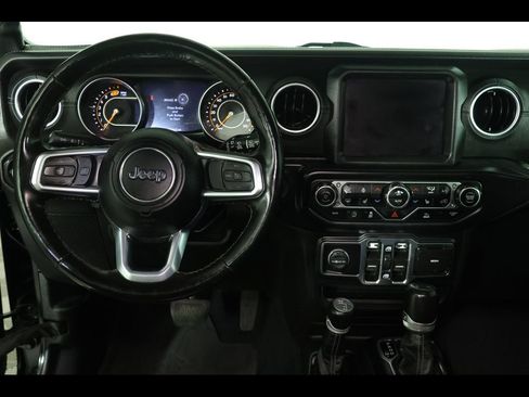 Used 2022 Jeep Wrangler Unlimited Sahara w/ LED Lighting Group AWD/4WD image 16