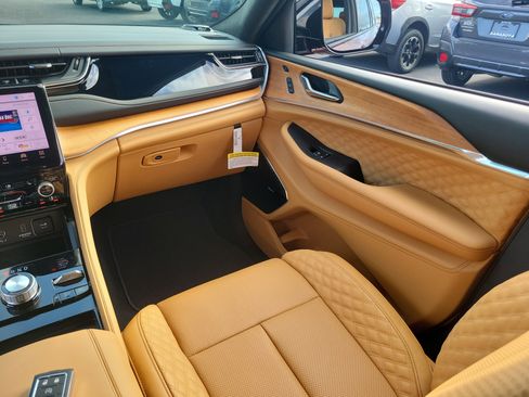 Used 2025 Jeep Grand Cherokee Summit image 16