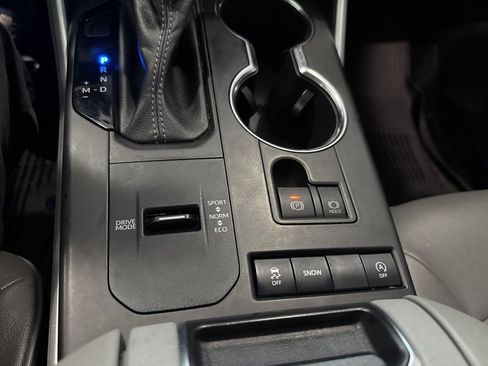 Used 2022 Toyota Highlander LE image 31