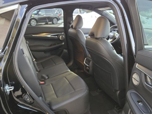 Certified 2025 INFINITI QX55 Essential image 17