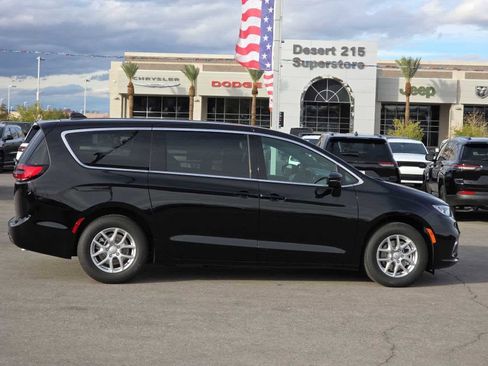 New 2026 Chrysler Pacifica Select image 12