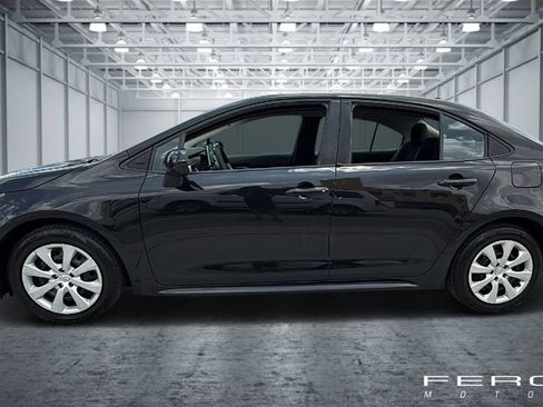 Used 2020 Toyota Corolla LE FWD image 2