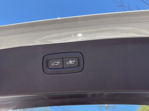 Used 2025 Volvo XC90 B5 Core w/ Climate Package AWD/4WD image 15